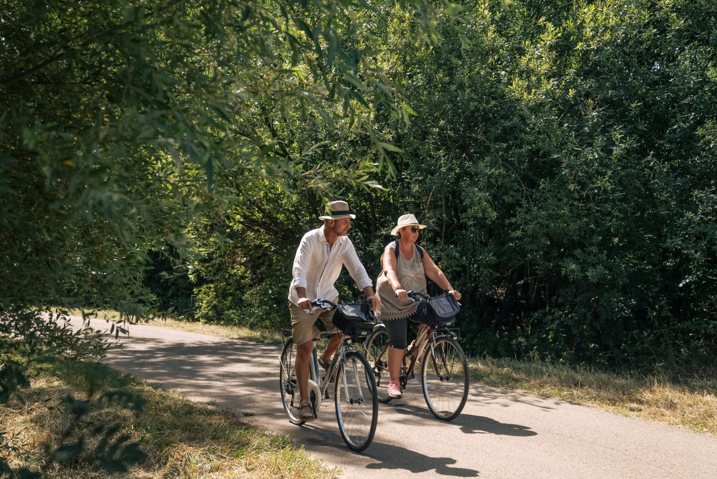 A vélo sur les chemins paisibles de la Voie Bleue, du canal Entre Champagne et Bourgogne ou sur la liaison Dijon la Saône