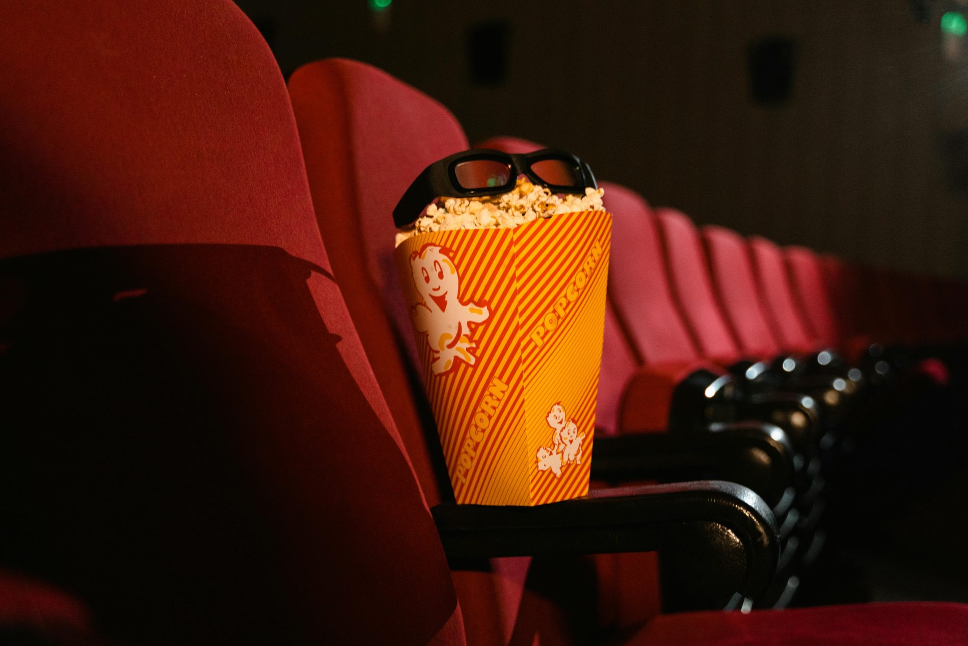 Fauteuils de cinéma avec pop-corn