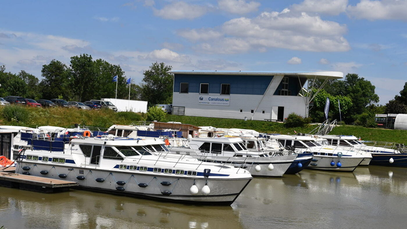 7df1a9677ce6-la-capitainerie-est-devenue-le-phare-architectural-du-port-fluvial-de-pontailler-1600x900